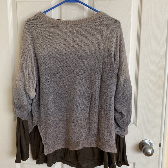 Olive and charcoal tops - Picture 4 of 6